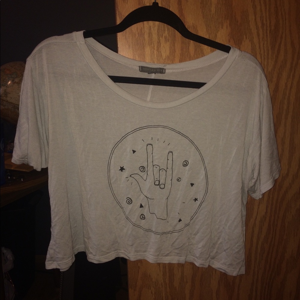 Cropped graphic tee